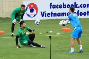 Trợ lý Nguyễn Thế Anh cùng hai học trò Tấn Trường và Văn Toản