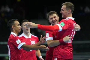 Cầu thủ người Brazil Robinho (bìa trái) được xem như nhà tổ chức của đội tuyển Nga