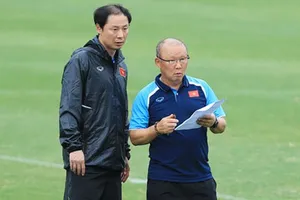 Trong thời gian tập trung cùng ĐTVN, HLV Park Hang-seo đã giao trợ lý Kim Han-yoon phụ trách đội tuyển U22 Việt Nam