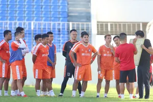 Đà Nẵng trong buổi tập đầu tiên hôm 2-11. Ảnh: TỊNH ĐẾ