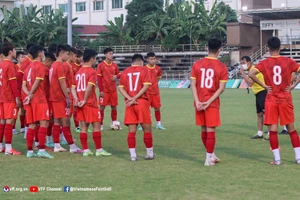 Thiếu lực lượng, HLV Đinh Thế Nam bổ sung gấp 6 cầu thủ từ Việt Nam sang