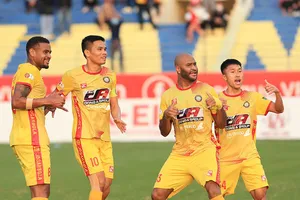 Niềm vui của các cầu thủ Thanh Hóa sau trận thắng lớn trước Đà Nẵng