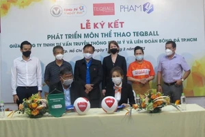 Lãnh đạo LĐBĐ TPHCM ký hợp tác với Công ty truyền thông Phạm Ý