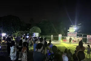 Sang tuần thứ 3 tổ chức, chương trình ngày càng thu hút đông đảo bạn trẻ đến tham dự