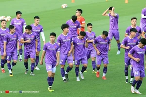 U23 Việt Nam tập làm quen sân Việt Trì vào chiều 1-5