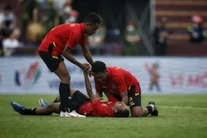 Các cầu thủ Timor Leste thua đau trước Myanmar vào phút bù giờ. Ảnh: DŨNG PHƯƠNG