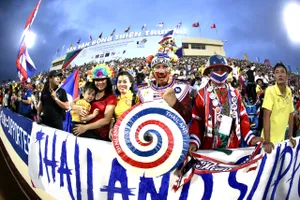 CĐV Thái Lan trên sân Thiên Trường. Ảnh: DŨNG PHƯƠNG 