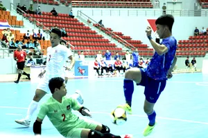 Thái Lan thắng khít khao 2-1 trước Myanmar 