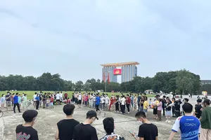 Đông đảo bạn trẻ đến tham gia chương trình