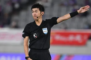 Trọng tài Yusuke Araki