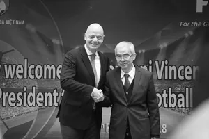 Ông Lê Hùng Dũng tiếp Chủ tịch FIFA Gianni Infantino trong chuyến thăm Việt Nam năm 2018