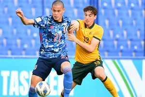 Các cầu thủ trẻ Nhật Bản có thế trận lấn lướt trước U23 Australia. Ảnh: AFC