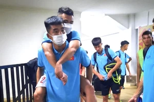 Anh Tú bị chấn thương ngay ở trận ra quân
