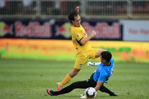 Văn Toàn tỏa sáng với cúp đúp cho HA.GL. Ảnh: HAGLFC