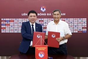 TTK VFF Lê Hoài Anh và HLV trưởng Mai Đức Chung