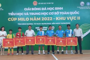 BTC trao giải cho các đội đoạt giải nhất