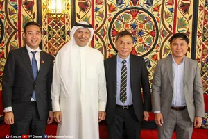 Từ trái sang: Đại sứ đặc mệnh toàn quyền Việt Nam tại Kuwait Ngô Toàn Thắng, Chủ tịch LĐBĐ Kuwait Abdullah Al Shaheen, Q.Chủ tịch VFF Trần Quốc Tuấn, Ủy viên Thường trực BCH VFF Trần Anh Tú