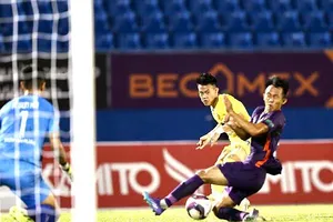 Nam Định vẫn chưa thoát hiểm khi chỉ có được 1 điểm trên sân Bình Dương. Ảnh: DŨNG PHƯƠNG