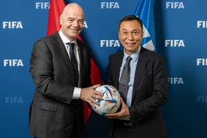 Chủ tịch FIFA Gianni Infantino và tân chủ tịch VFF Trần Quốc Tuấn trong lần gặp gỡ gần đây