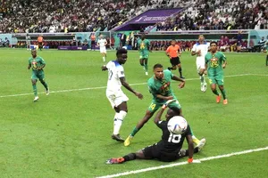 Saka ghi bàn ấn định chiến thắng 3-0 cho tuyển Anh