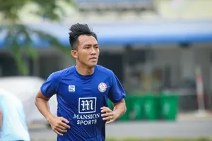 Thanh Thảo tiếp tục ngồi ngoài trong chuyến làm khách của CLB TPHCM trên sân Hàng Đẫy