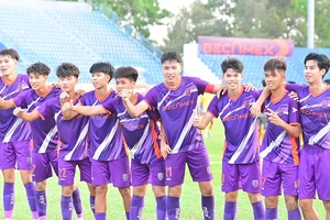 Niềm vui sau bàn thắng mở tỷ số của U19 B.Bình Dương