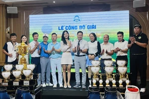 BTC giải chụp hình lưu niệm với đại diện các CLB tham dự Giải Golf 4.0 - SG OPEN lần 2-2024.