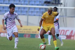 Trắng tay trên sân Hòa Xuân, SLNA tiếp tục đối diện hiểm nguy trong cuộc đua trụ hạng. 