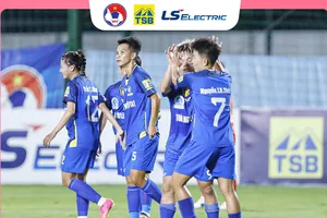 Lê Hoài Lương (5) tác giả bàn thắng quyết định đem 3 điểm về cho Thái Nguyên T&T