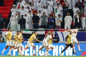 UAE có chiến thắng ngược dòng 3-1 trên sân Qatar. Ảnh: Getty