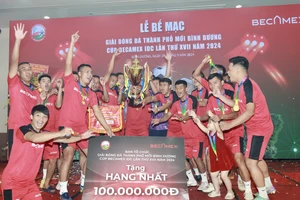 Bamboo FC vô địch sau chiến thắng nghẹt thở ở loạt sút luân lưu 11m. Ảnh: DŨNG PHƯƠNG