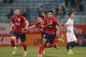 Artur tiếp tục thể hiện duyên ghi bàn trên hàng công của CAHN