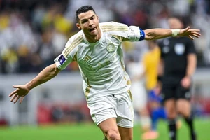 Ronaldo lập cú đúp trong chiến thắng của Al-Nassr trên sân Al-Gharafa. Ảnh: Getty