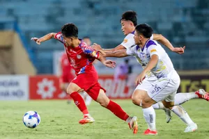 CLB TPHCM dần đuối sức ở cuộc đuổi bắt cuối mùa bóng.