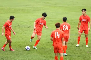 Công Phượng trên sân tập chiều 30-5.