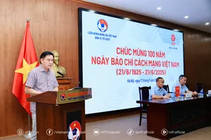 Phó chủ tịch VFF, ông Trần Anh Tú phát biểu chúc mừng các nhà báo, phóng viên nhân kỷ niệm 100 năm Ngày Báo chí Cách mạng Việt Nam