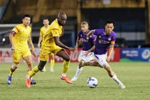 Văn Quyết cùng Hà Nội FC có trận thắng cách biệt trước PVF. Ảnh: MINH HOÀNG