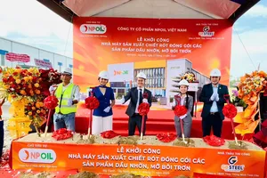 Lễ khởi công diễn ra vào ngày 21-11-2015.