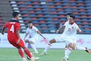 Cuộc so tài giữa U22 Việt Nam và U22 Indonesia tại bán kết SEA Games 32.