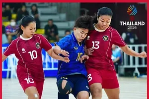 Indonesia gây bất ngờ lớn khi vượt qua Thái Lan ở bán kết futsal nữ.