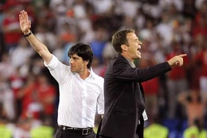 Joachim Loew “quay về với những điều cơ bản!”