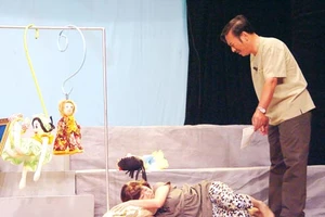 Hai nghệ sĩ trong ảnh này tên gì, tham gia tác phẩm nào, của tác giả, đạo diễn nào?