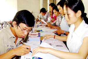 Xét tuyển nguyện vọng 2 - Nhiều trường xé rào sai quy định