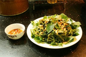 Water spinach tastes better with sour and sweet flavor