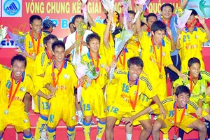 Bài 3: Học viện bóng đá “kiểu Việt Nam”