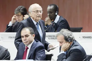 Bầu cử chủ tịch FIFA: Cuộc chiến của S. Blatter và phần còn lại