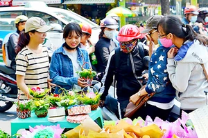 Giới trẻ kinh doanh mùa lễ tình nhân