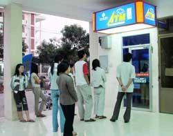 Cần lắp đặt thêm máy ATM cho Ký túc xá Đại học Quốc gia TPHCM