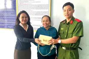 Trả lại tài sản cho người đánh rơi