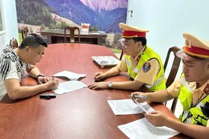 Xử phạt hơn 234 triệu đồng vụ tài xế xe khách khai tên giả chở vượt 21 người